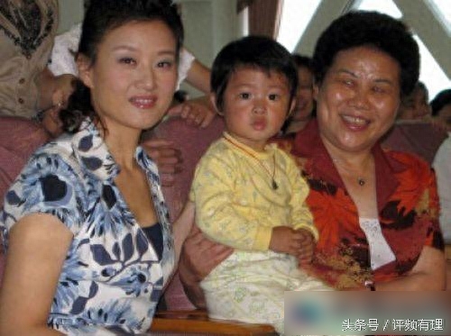 50岁宋祖英与61岁老公罗浩的儿子才11岁,儿子长得像妈妈